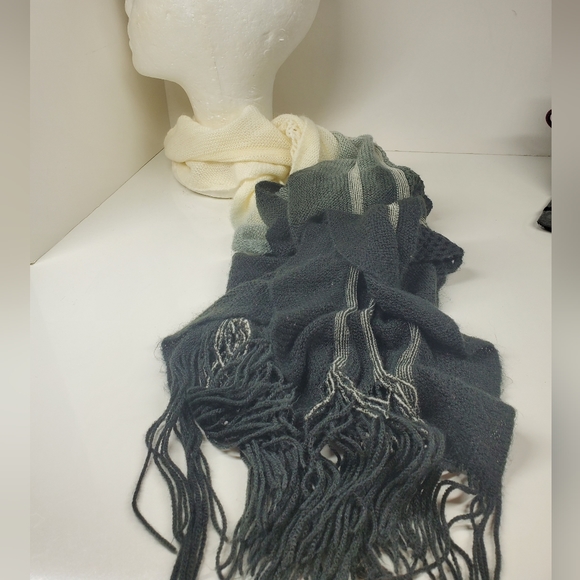 Black and White Ombre Knit Scarf - Picture 4 of 5